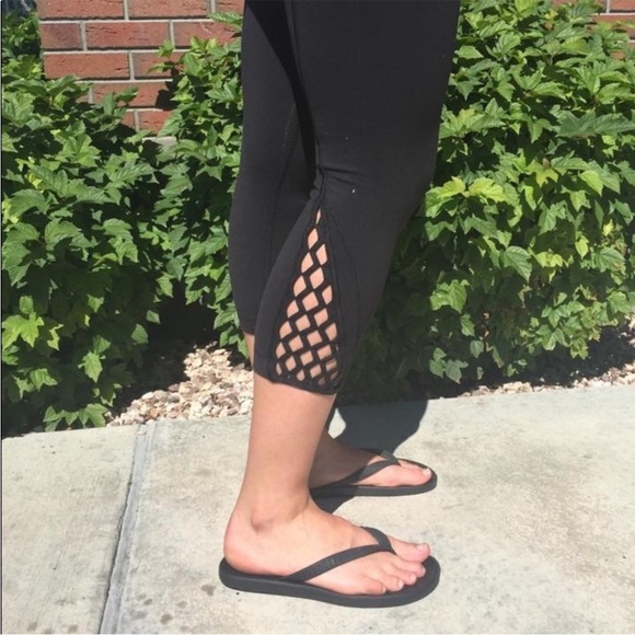 LULULEMON True Self Crop II Luon Lattice Capri Black Size 6 - Picture 1 of 16